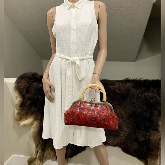 Vintage Style Handmade Genuine Leather Floral Embossed Wood Handle Kiss-lock Bag - Picture 3 of 14